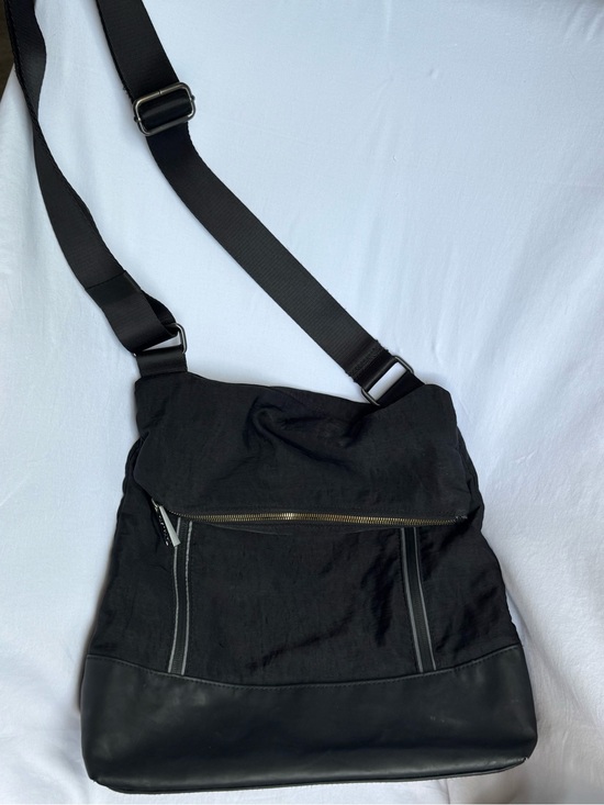 Other - Athleta Foldover Top Crossbody Black Nylon Gym Bag Unisex Adjustable Strap